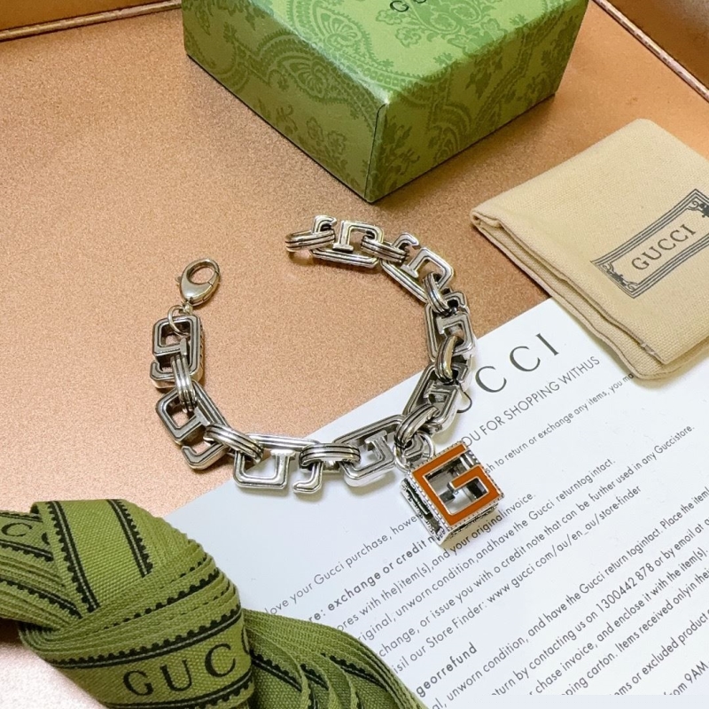 G*u*i bracelets